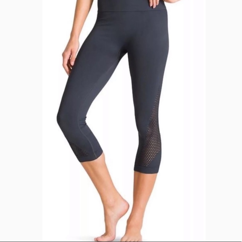 Athleta | Black Breakthrough Lasercut Capri